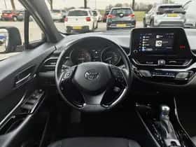 Toyota C-HR (2023) thumbnail 8