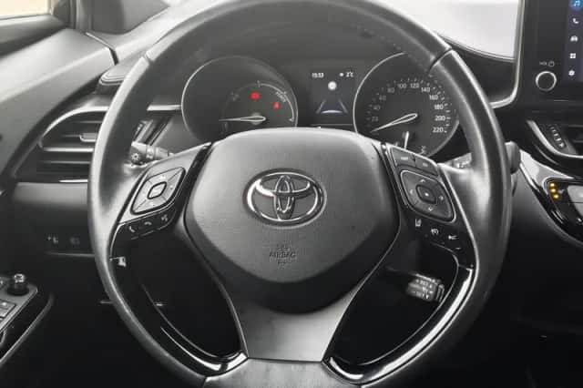 Toyota C-HR (2023) thumbnail 9