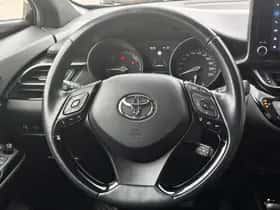 Toyota C-HR (2023) thumbnail 9
