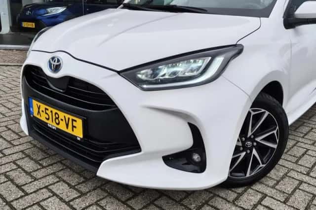 Toyota Yaris (2024) thumbnail 2