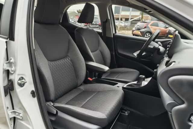 Toyota Yaris (2024) thumbnail 26
