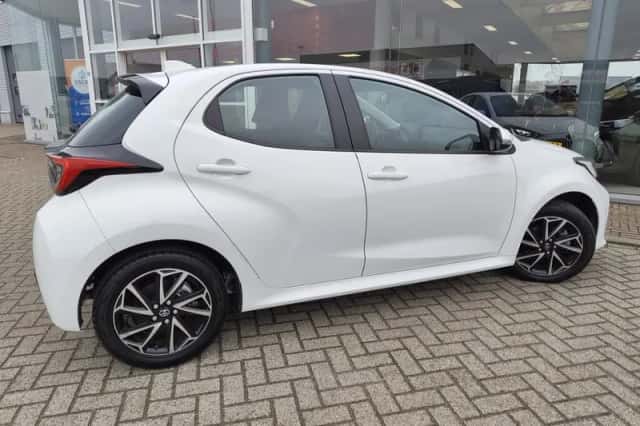 Toyota Yaris (2024) thumbnail 5
