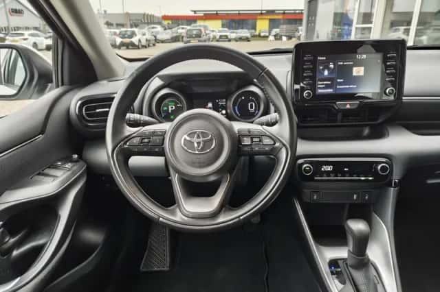 Toyota Yaris (2024) thumbnail 7