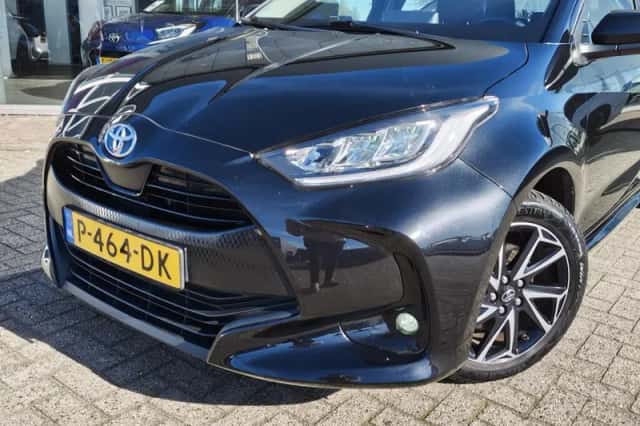 Toyota Yaris (2022) thumbnail 2