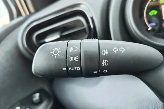 Toyota Yaris (2022) thumbnail 11
