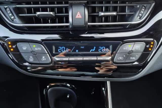 Toyota C-HR (2020) thumbnail 20