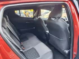 Toyota C-HR (2020) thumbnail 32