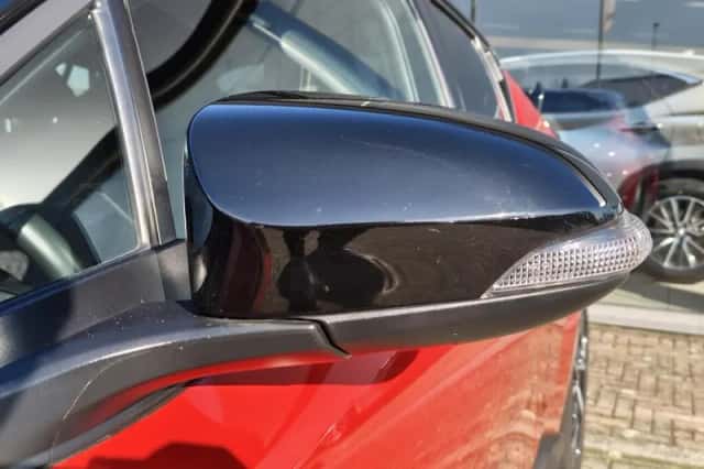 Toyota C-HR (2020) thumbnail 38