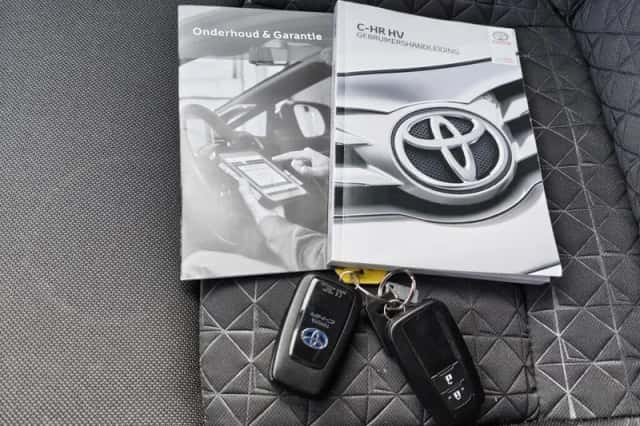 Toyota C-HR (2020) thumbnail 43