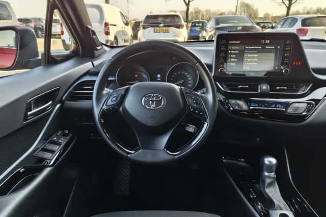 Toyota C-HR (2020) thumbnail 9