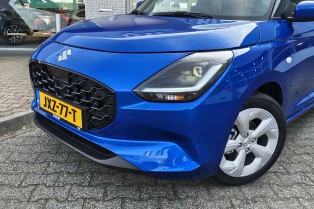 Suzuki Swift (2025) thumbnail 2