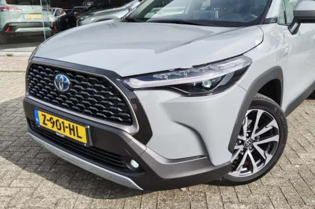 Toyota Corolla (2023) thumbnail 2