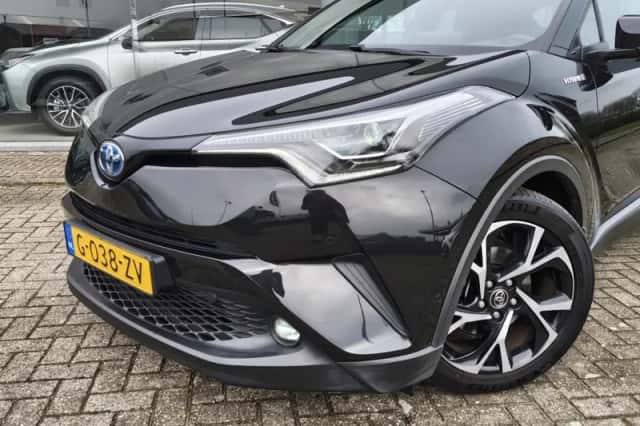 Toyota C-HR (2020) thumbnail 2