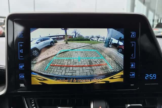 Toyota C-HR (2020) thumbnail 19