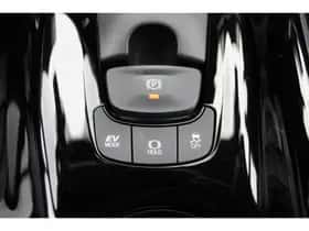 Toyota C-HR (2020) thumbnail 22