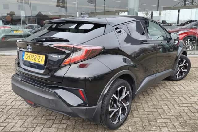 Toyota C-HR (2020) thumbnail 4