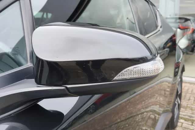 Toyota C-HR (2020) thumbnail 39