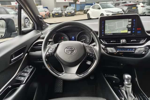 Toyota C-HR (2020) thumbnail 8