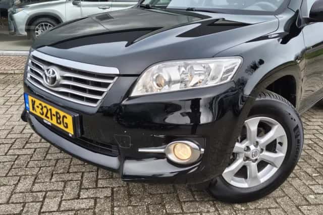 Toyota RAV4 (2010) thumbnail 2