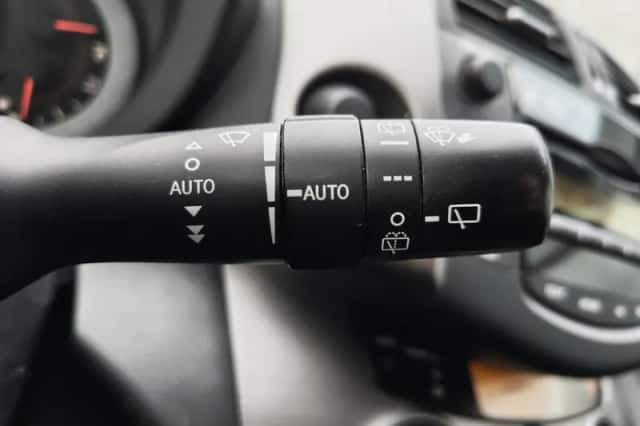 Toyota RAV4 (2010) thumbnail 13