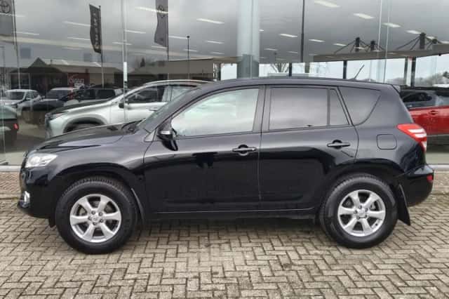 Toyota RAV4 (2010) thumbnail 3