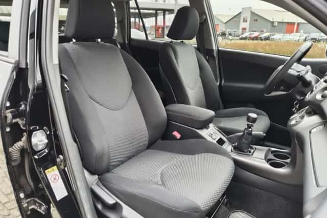 Toyota RAV4 (2010) thumbnail 25