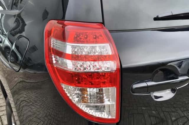 Toyota RAV4 (2010) thumbnail 32
