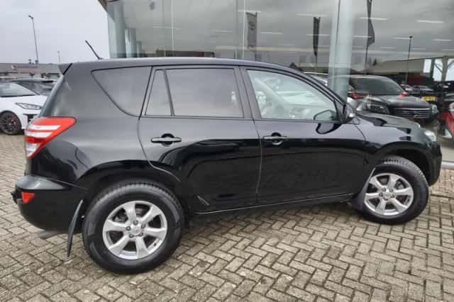 Toyota RAV4 (2010) thumbnail 5
