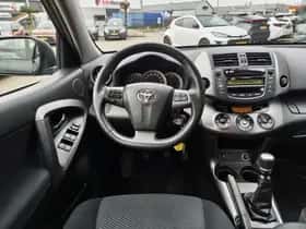 Toyota RAV4 (2010) thumbnail 9