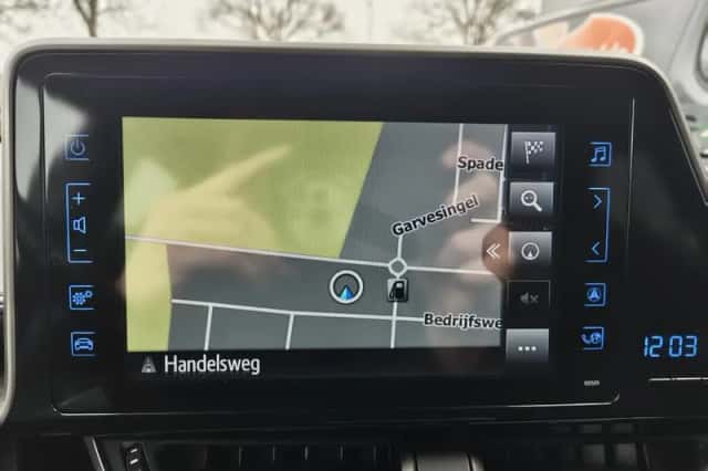 Toyota C-HR (2019) thumbnail 18