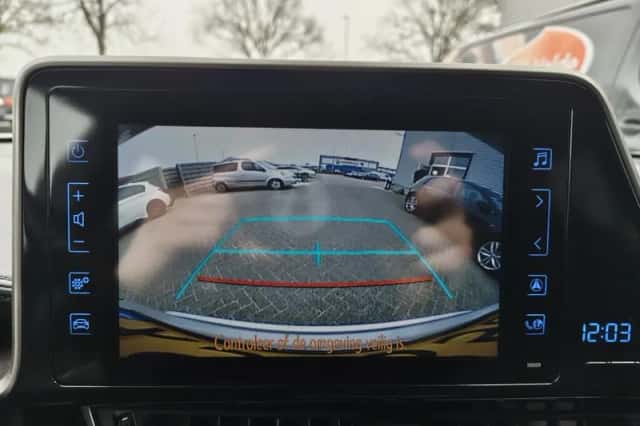 Toyota C-HR (2019) thumbnail 19