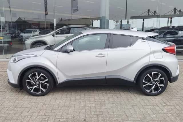 Toyota C-HR (2019) thumbnail 3