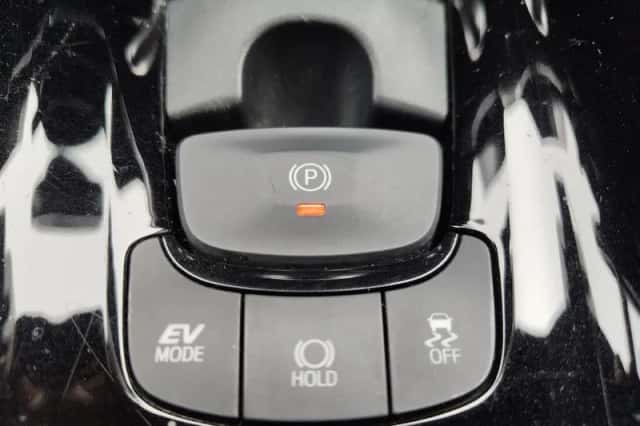 Toyota C-HR (2019) thumbnail 23