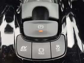 Toyota C-HR (2019) thumbnail 23