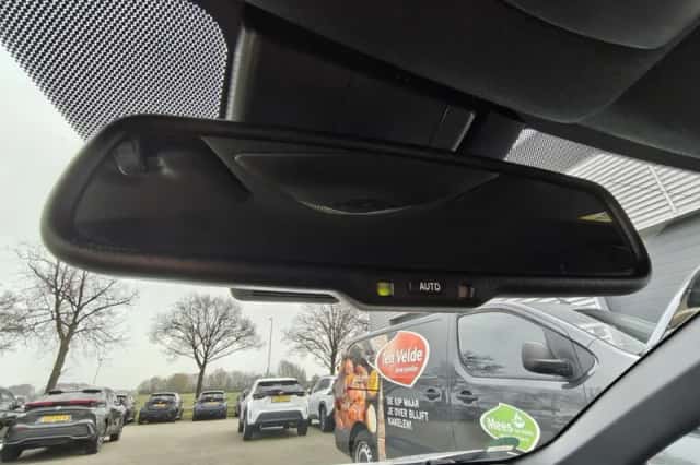 Toyota C-HR (2019) thumbnail 27
