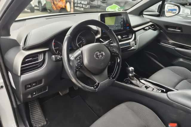 Toyota C-HR (2019) thumbnail 28