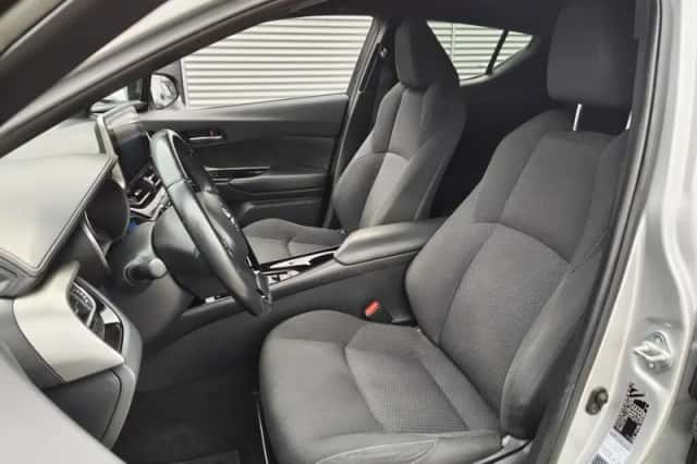 Toyota C-HR (2019) thumbnail 29