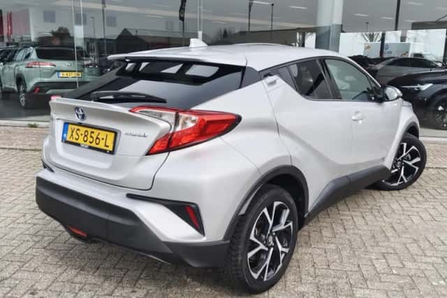 Toyota C-HR (2019) thumbnail 4