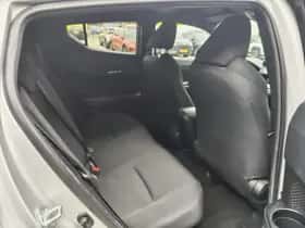 Toyota C-HR (2019) thumbnail 32