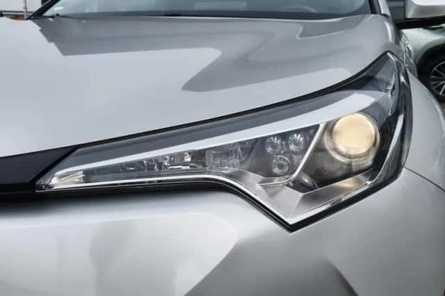 Toyota C-HR (2019) thumbnail 36