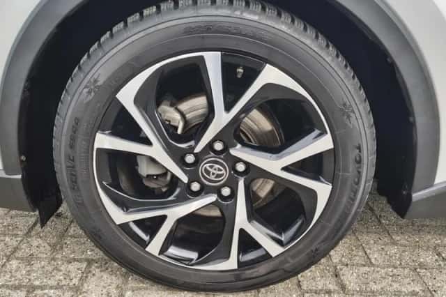 Toyota C-HR (2019) thumbnail 40