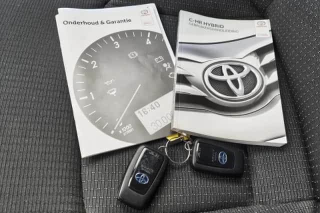 Toyota C-HR (2019) thumbnail 42