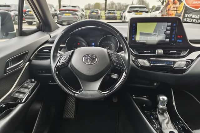 Toyota C-HR (2019) thumbnail 8