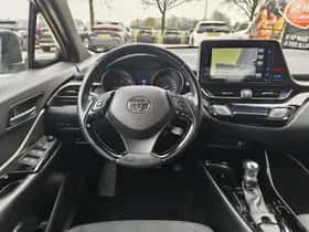 Toyota C-HR (2019) thumbnail 8
