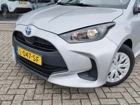 Toyota Yaris (2021) thumbnail 2