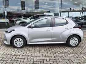 Toyota Yaris (2021) thumbnail 3