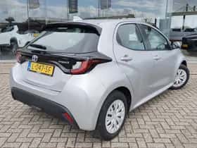 Toyota Yaris (2021) thumbnail 4