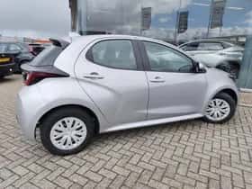 Toyota Yaris (2021) thumbnail 5