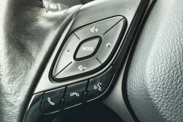 Toyota C-HR (2020) thumbnail 14