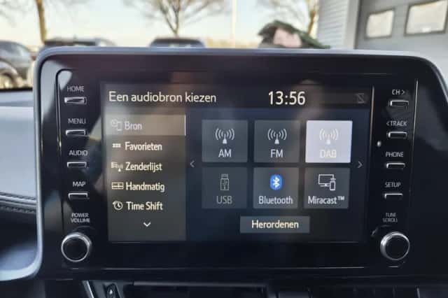 Toyota C-HR (2020) thumbnail 17